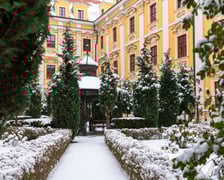 Wirydarz w budynku Wydziału Filologicznego przy pl. Nankiera